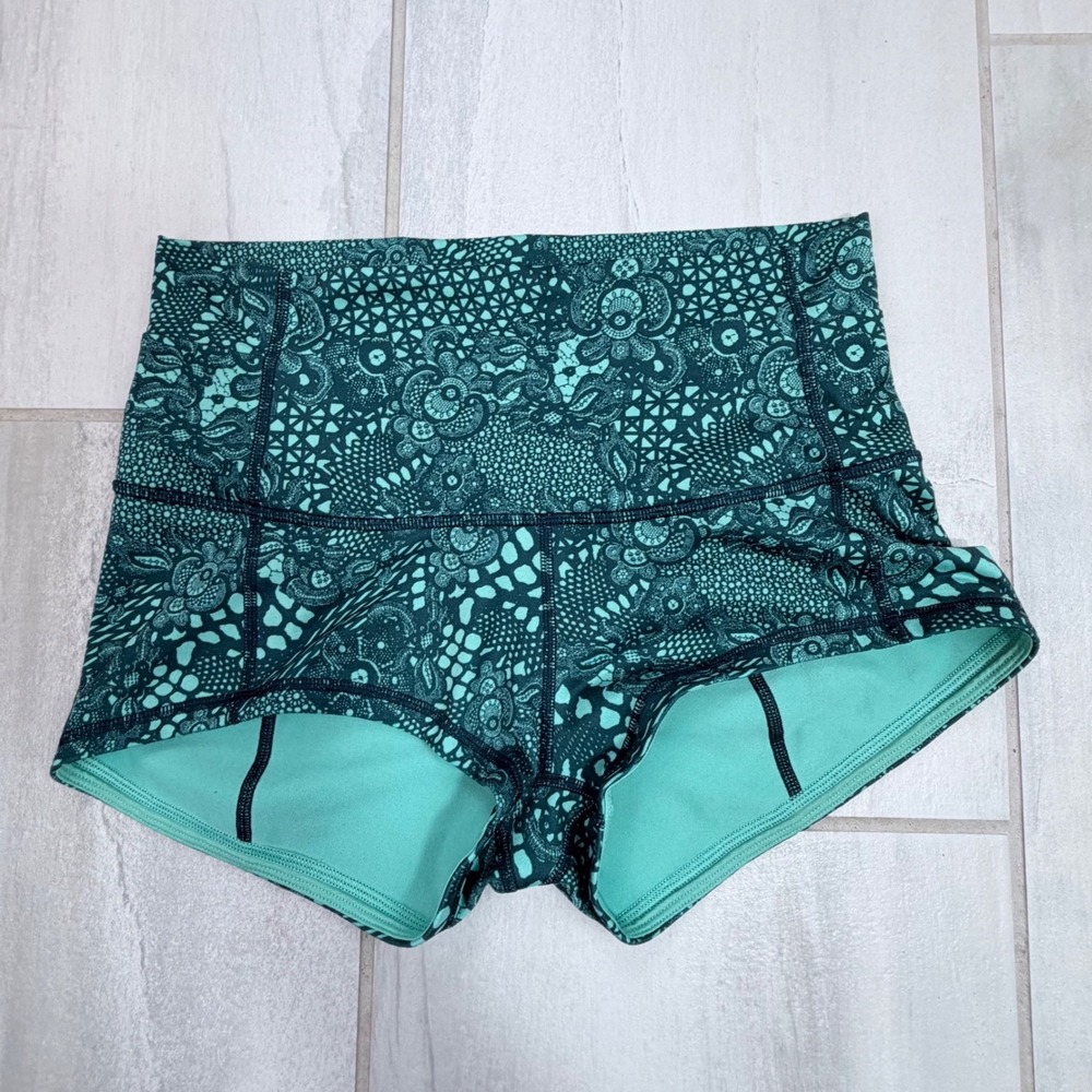 Lululemon Boogie Roll-Down Teal Lace Print Yoga Shorts 10 2 Inch